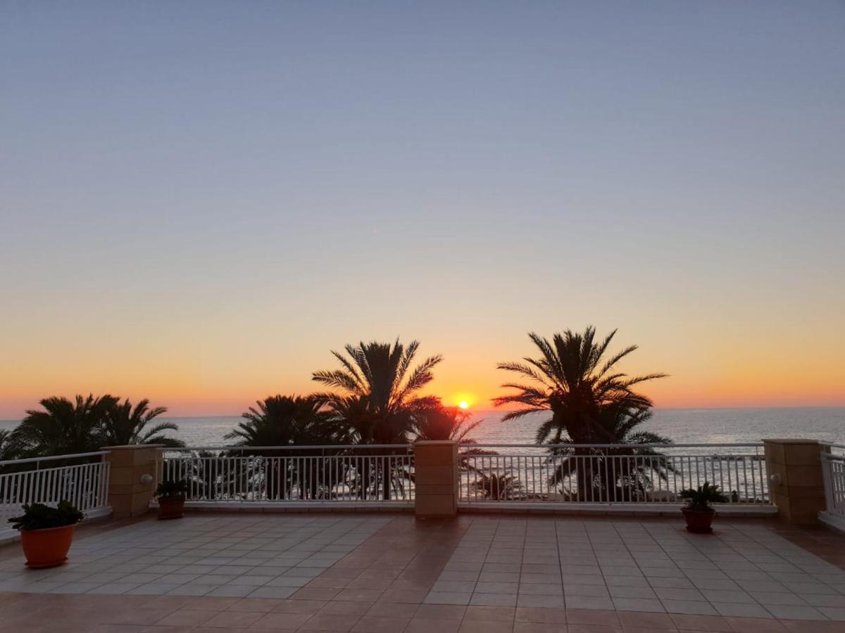 Paphos Seaview Sunset Holiday Apartments מראה חיצוני תמונה