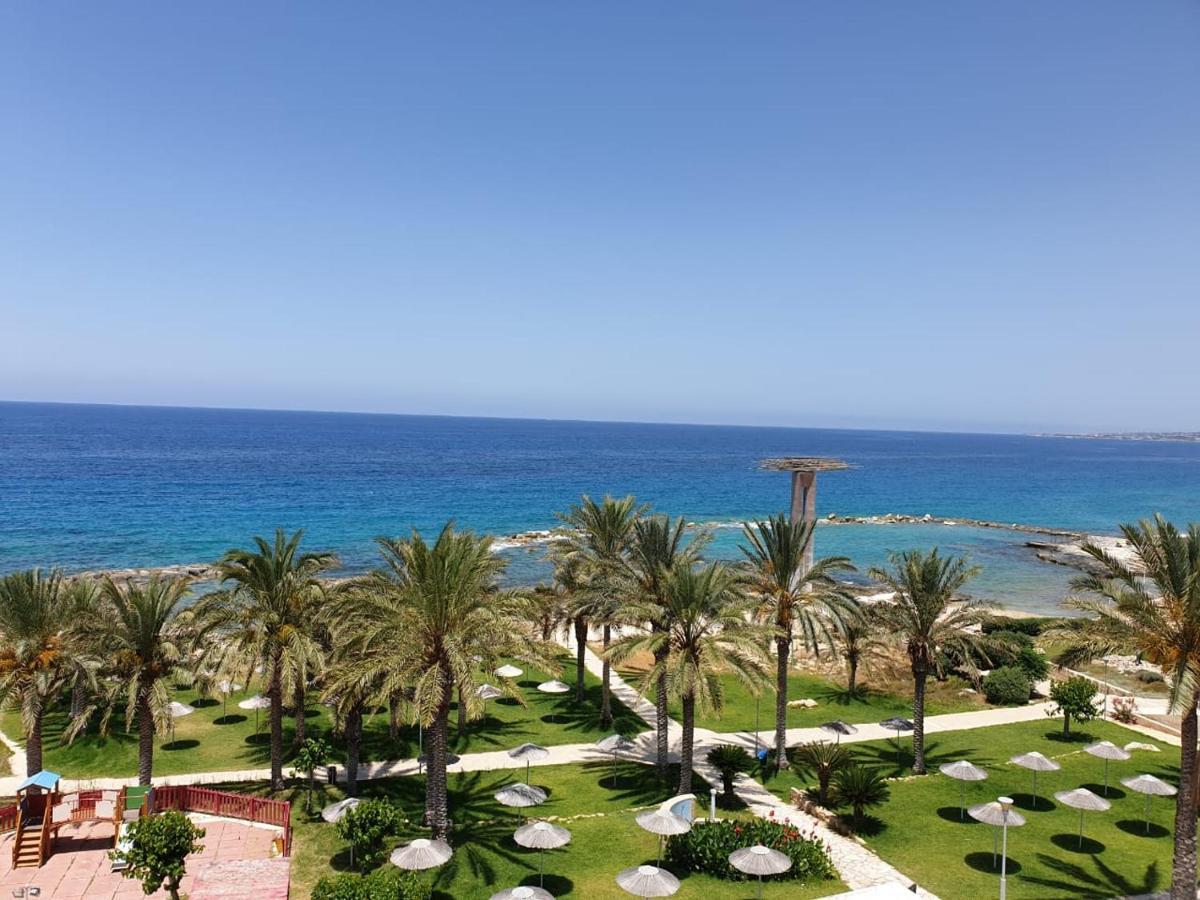 Paphos Seaview Sunset Holiday Apartments מראה חיצוני תמונה