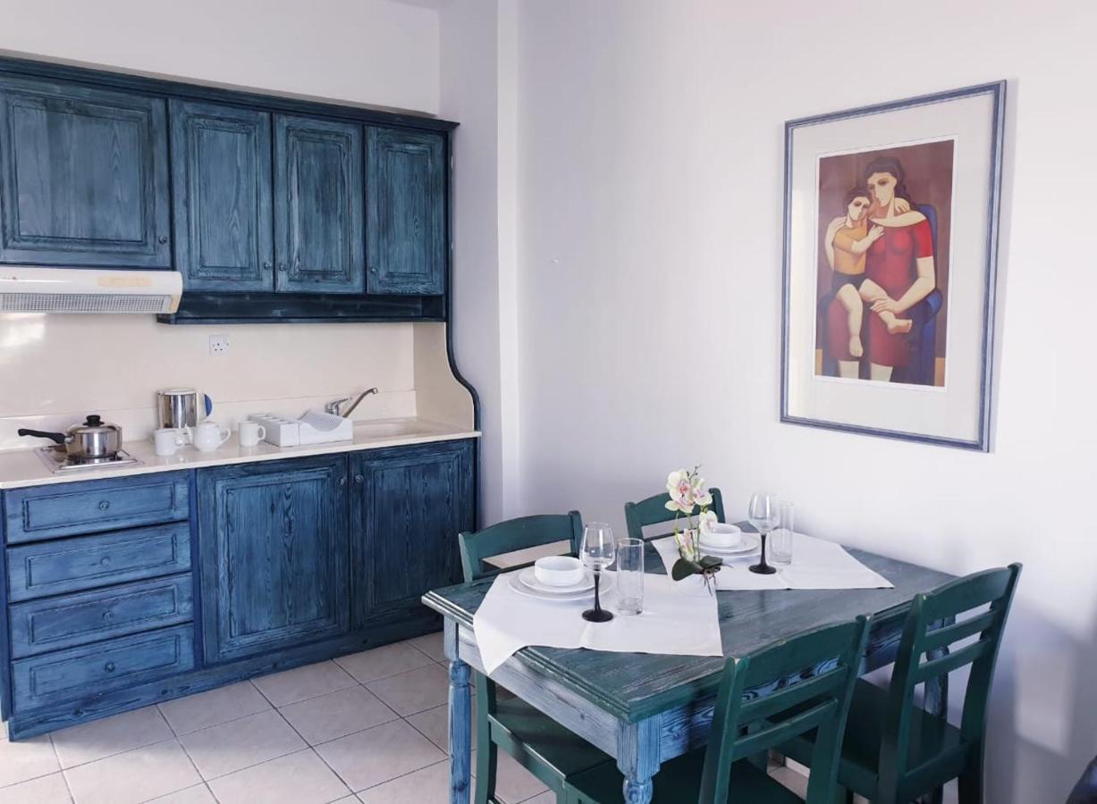 Paphos Seaview Sunset Holiday Apartments מראה חיצוני תמונה