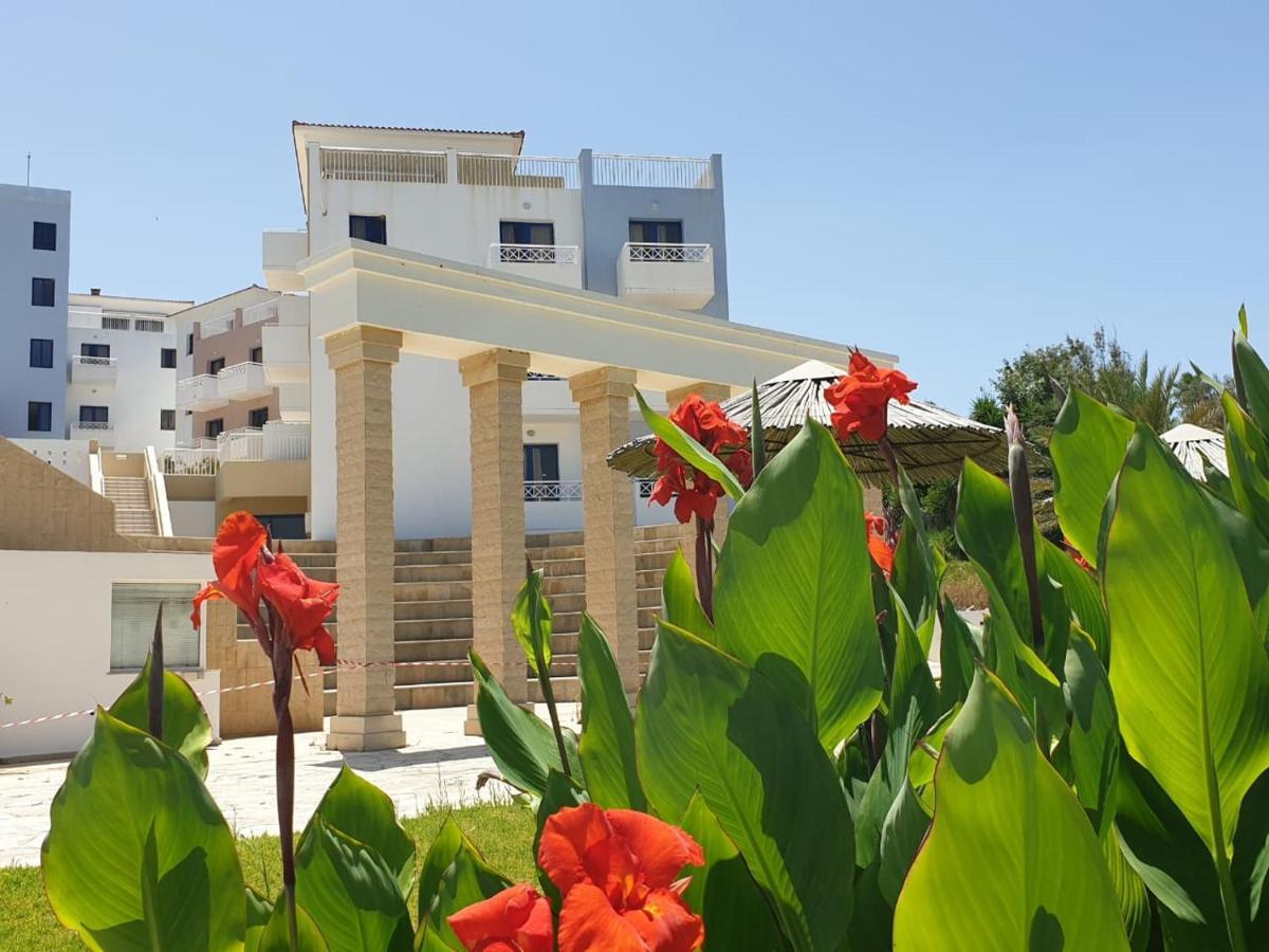 Paphos Seaview Sunset Holiday Apartments מראה חיצוני תמונה